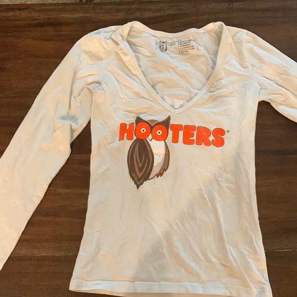 COPY - Hooters XS white long sleeve top - Picture 1 of 1